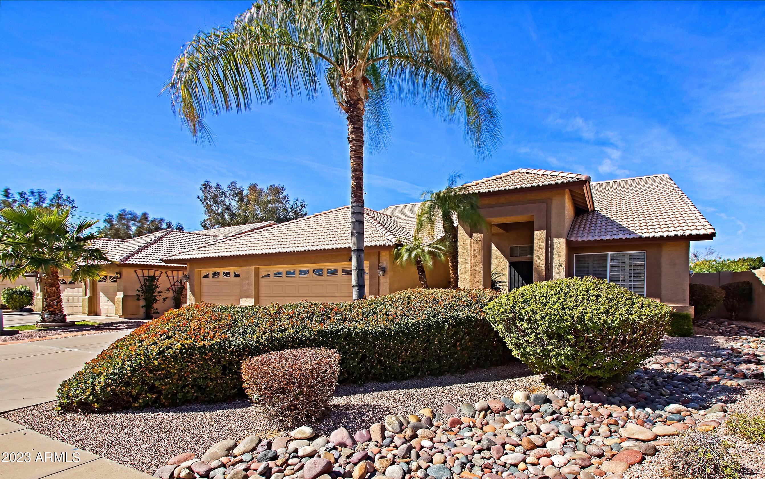 832 N SWALLOW Lane
