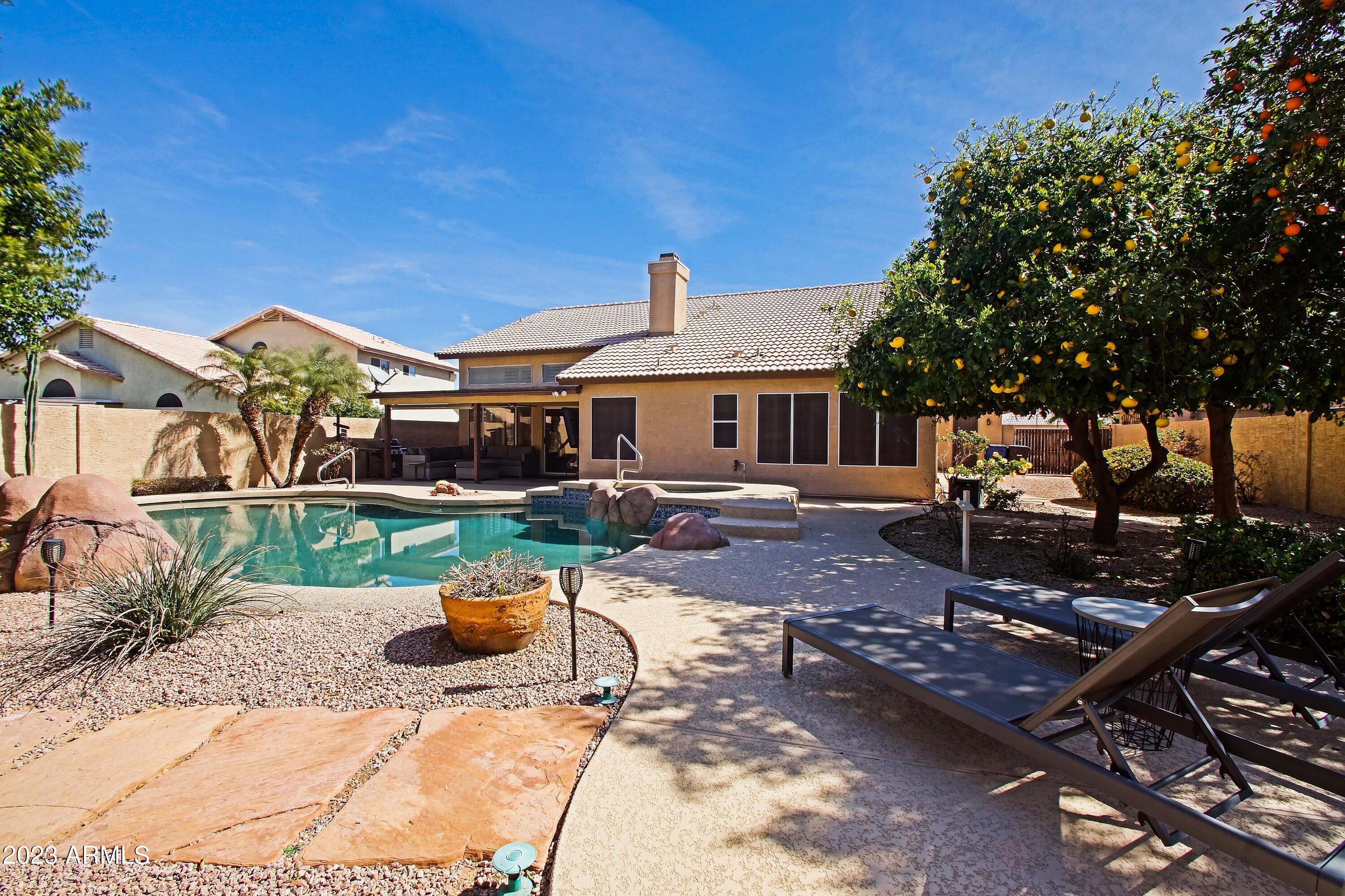 832 N SWALLOW Lane