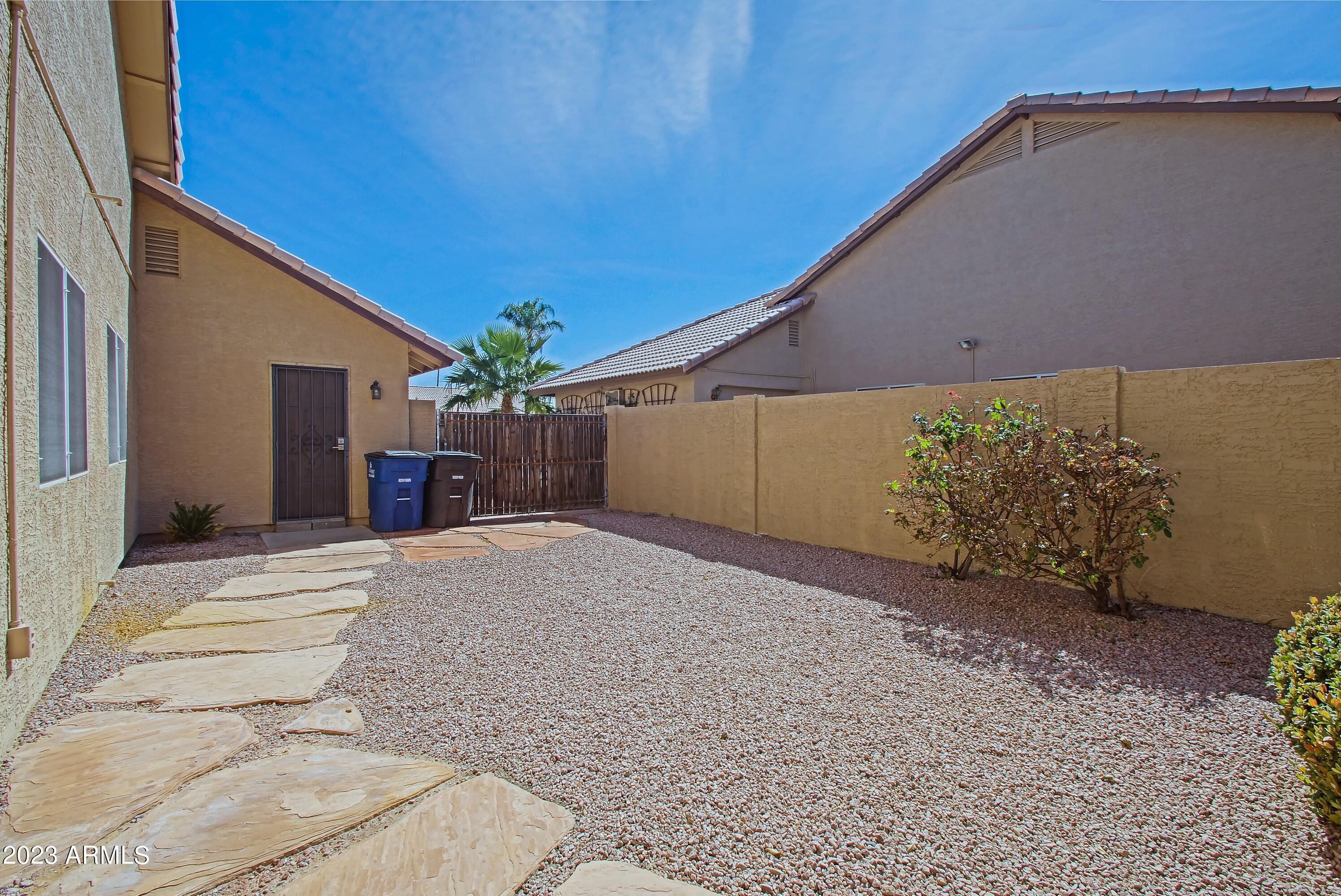 832 N SWALLOW Lane