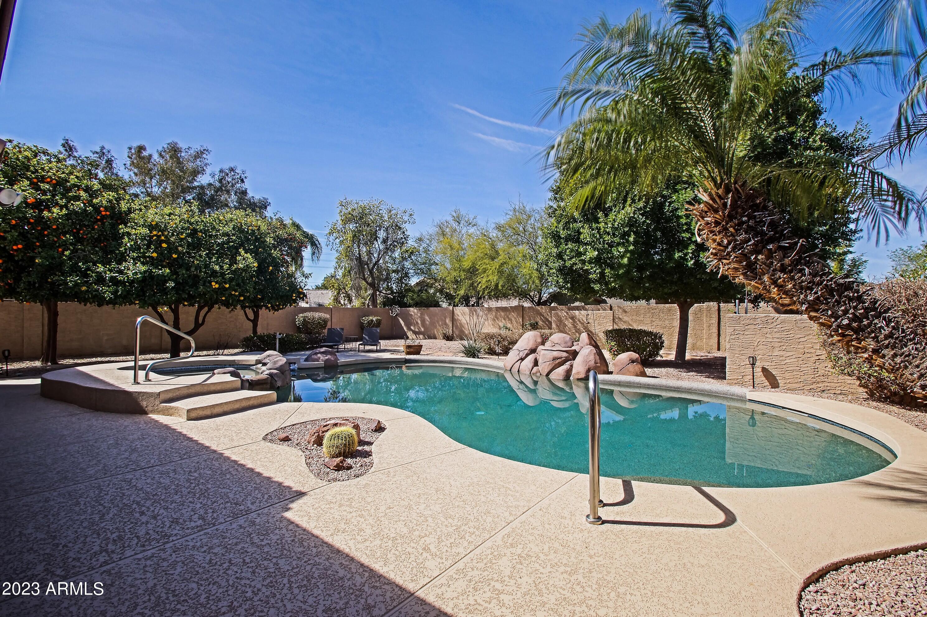 832 N SWALLOW Lane