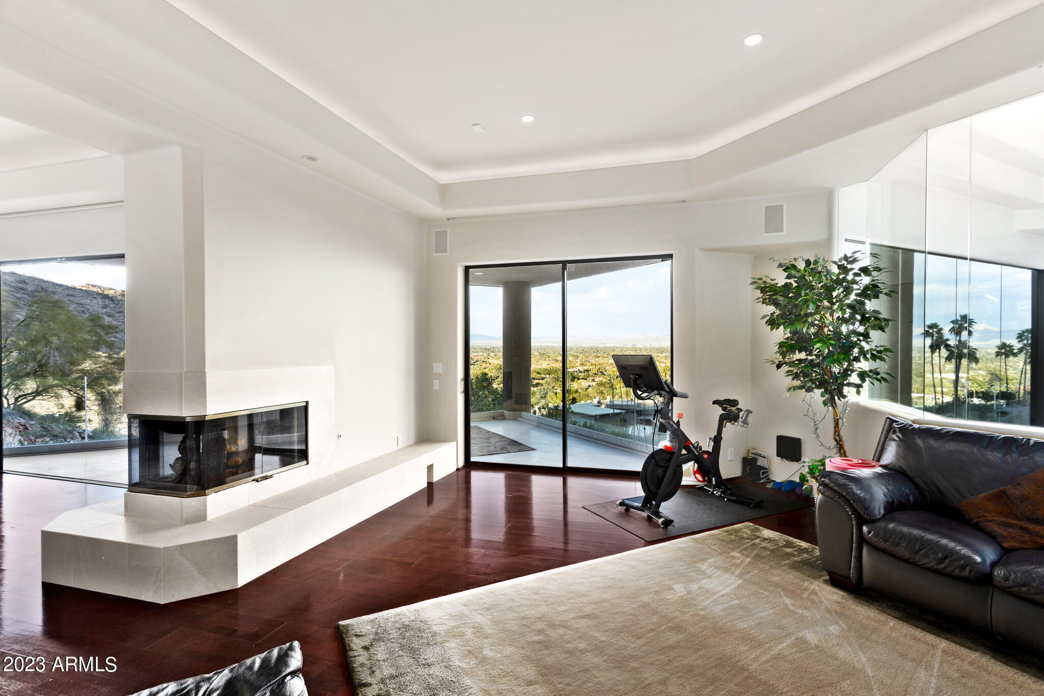 4401 E Mockingbird Lane