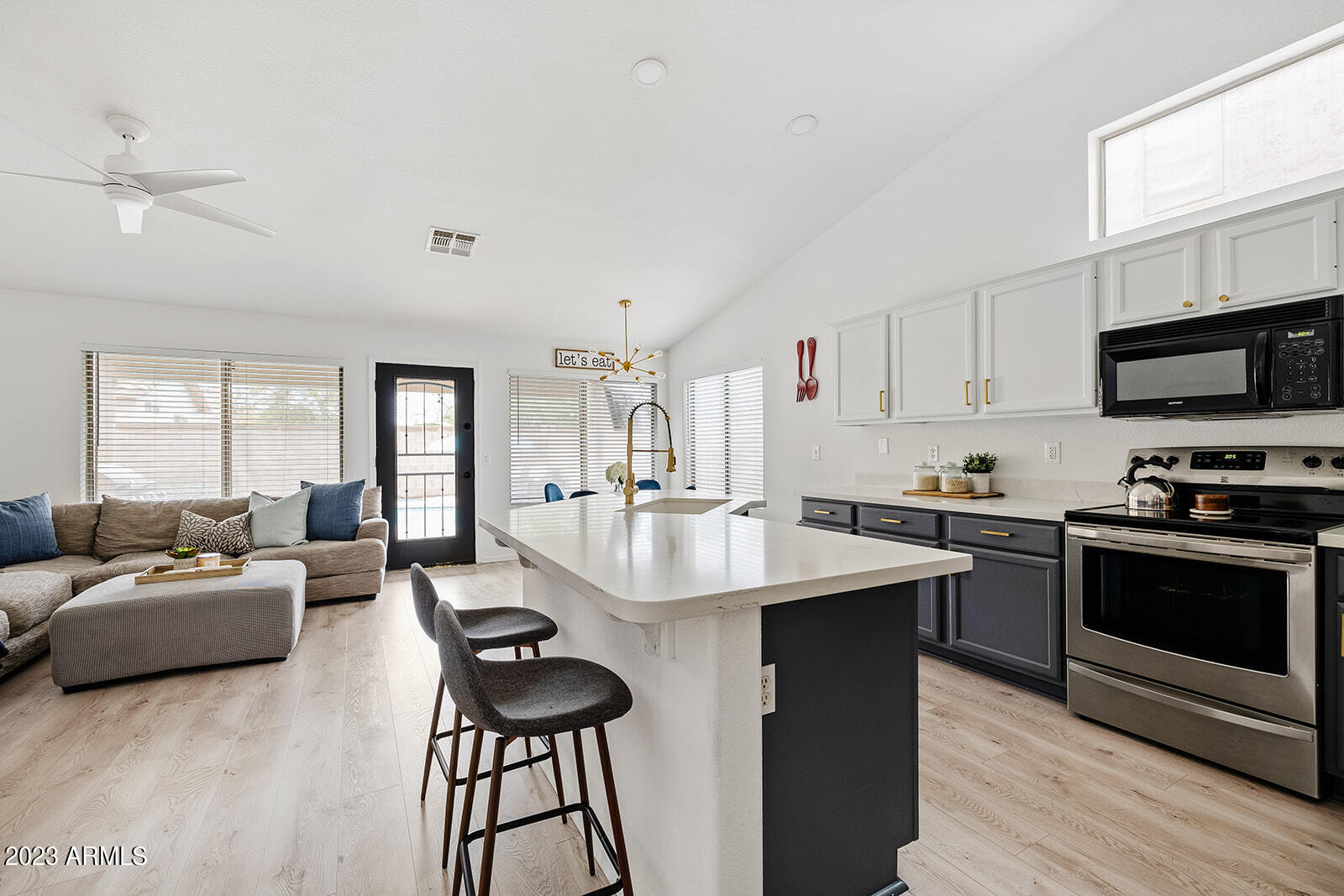 2120 S COMANCHE Drive