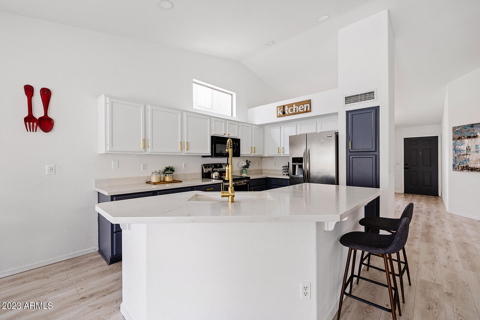 2120 S COMANCHE Drive