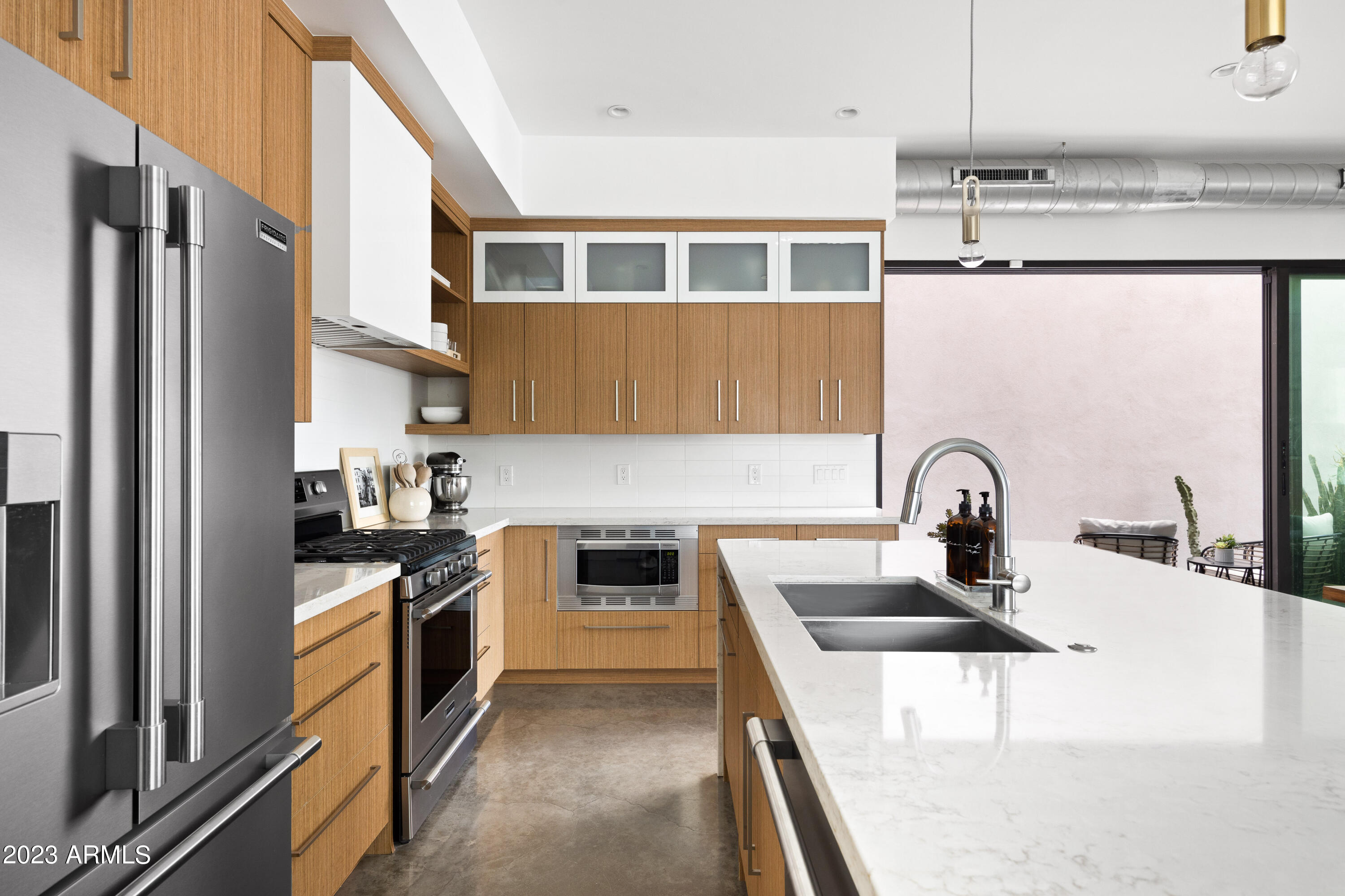 540 W Mariposa Street Unit: 1
