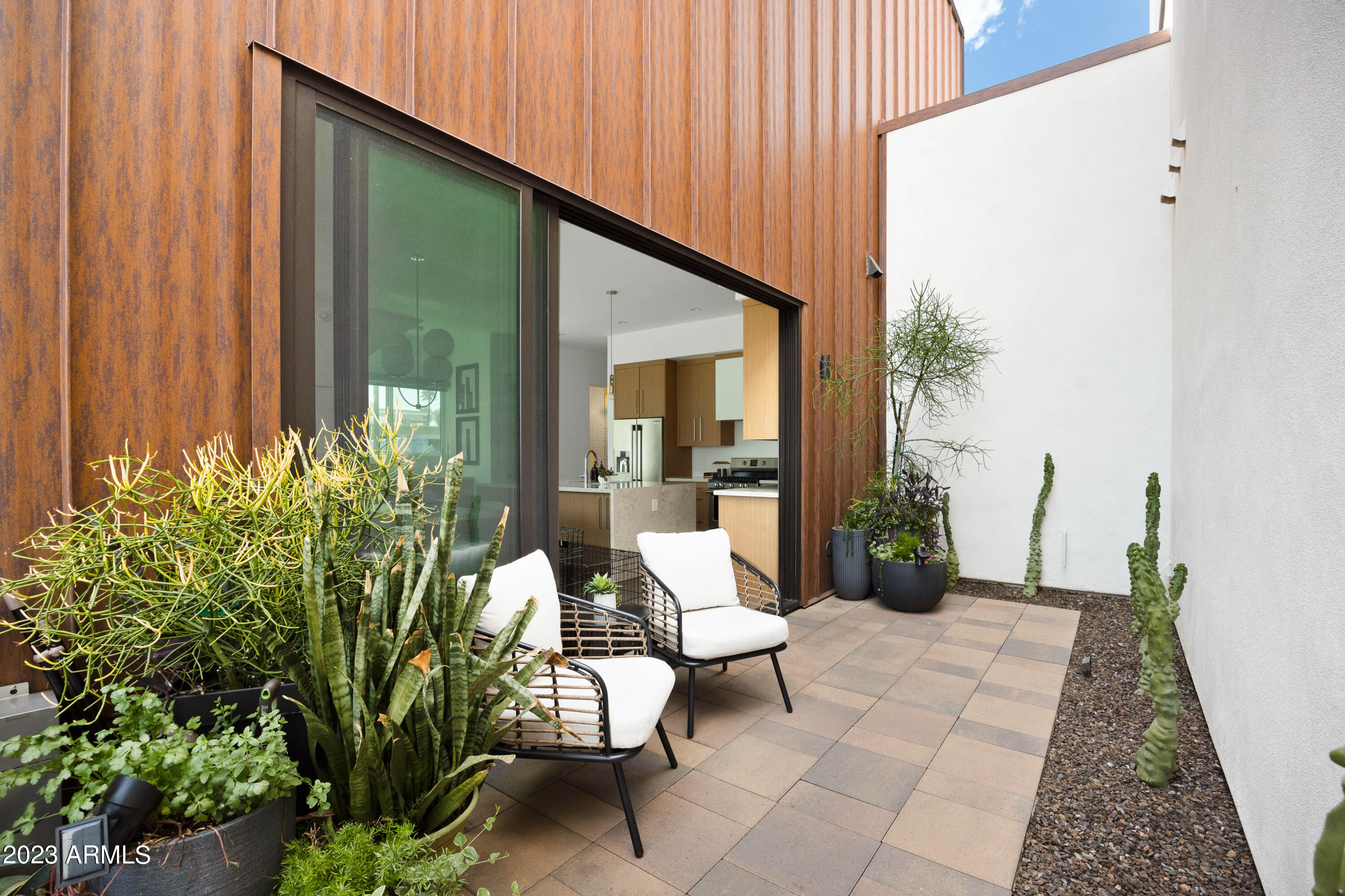 540 W Mariposa Street Unit: 1