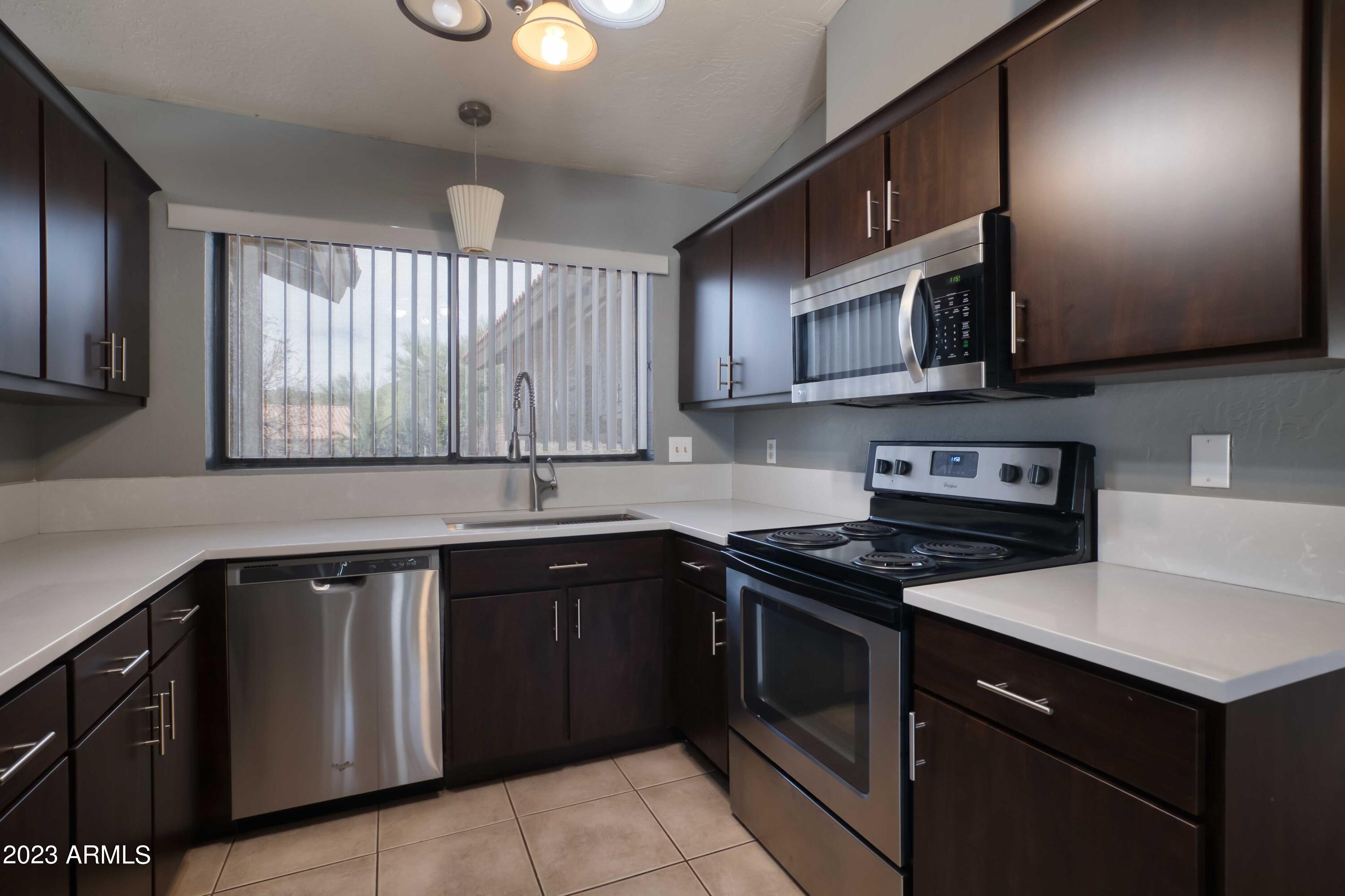 15207 N PEACHTREE Lane