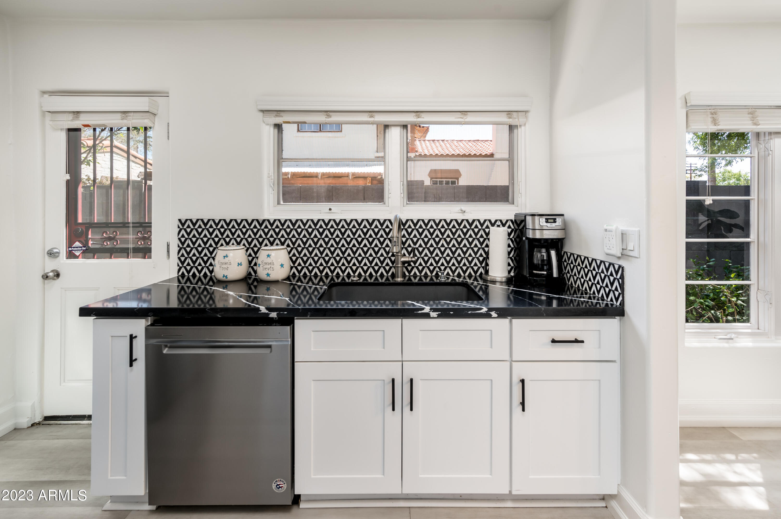 1502 E CHEERY LYNN Road