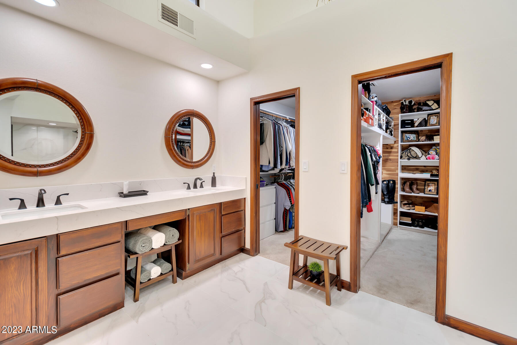 8387 E THOROUGHBRED Trail