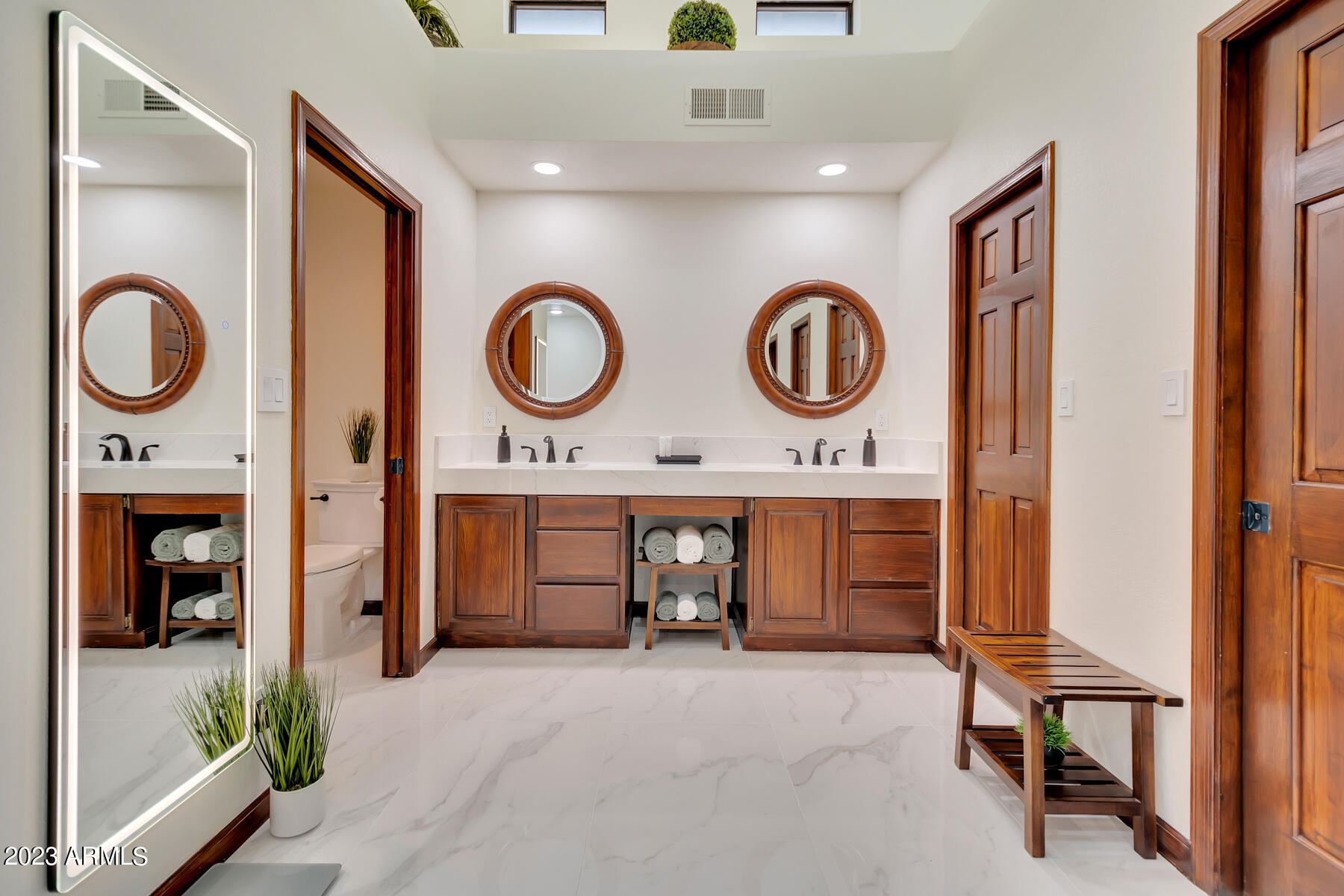 8387 E THOROUGHBRED Trail