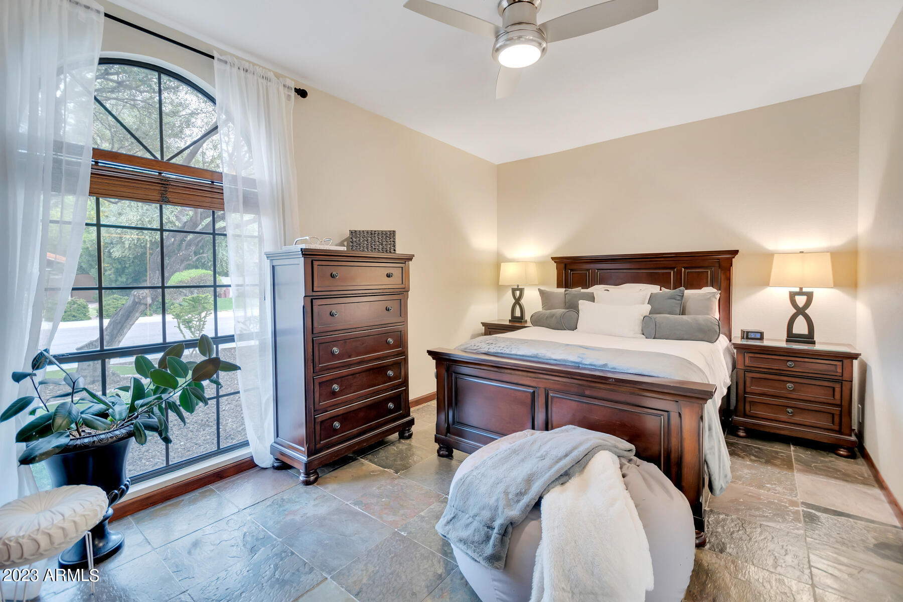 8387 E THOROUGHBRED Trail