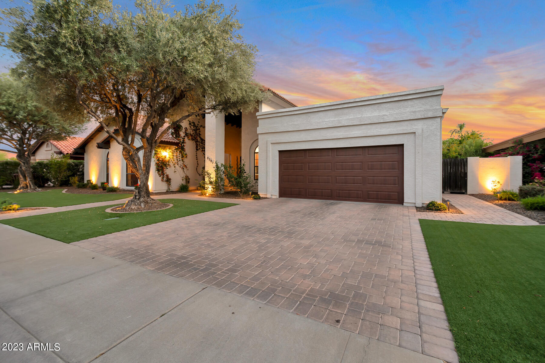 8387 E THOROUGHBRED Trail