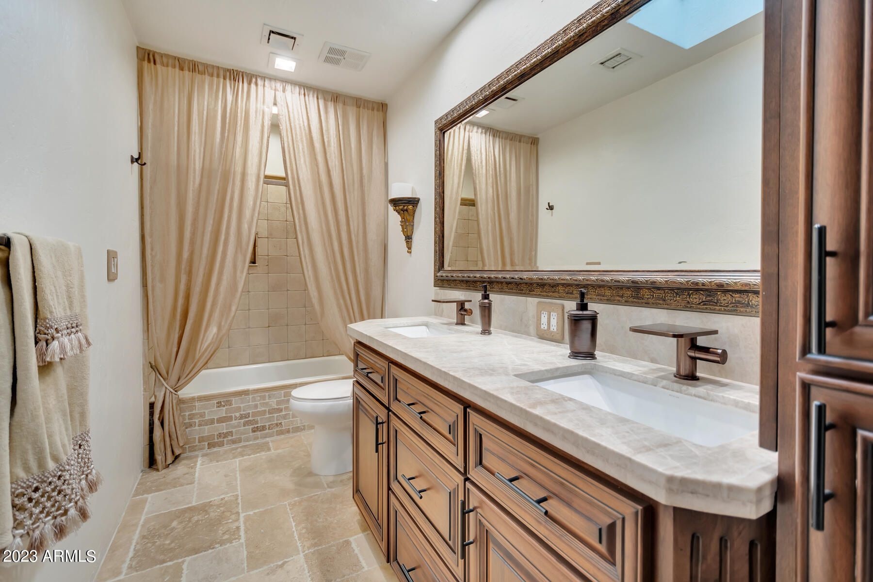 8387 E THOROUGHBRED Trail