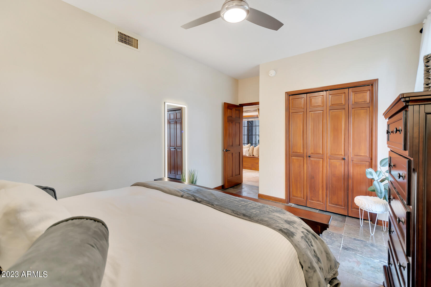 8387 E THOROUGHBRED Trail