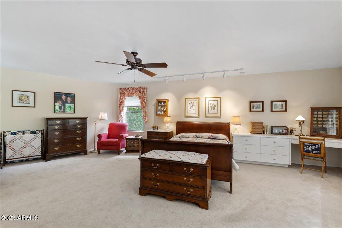 322 W STELLA Lane