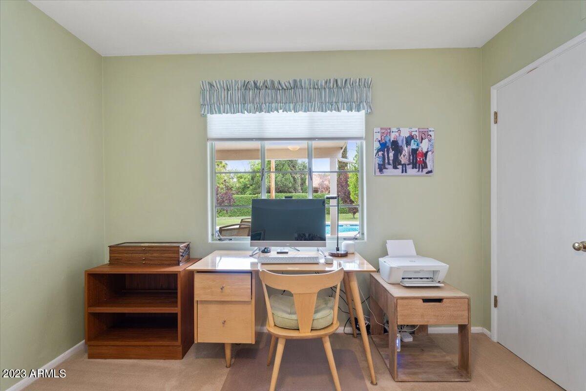 322 W STELLA Lane