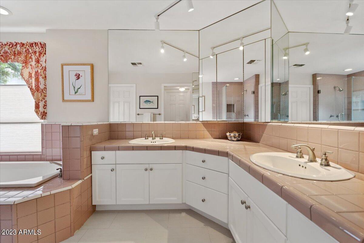 322 W STELLA Lane