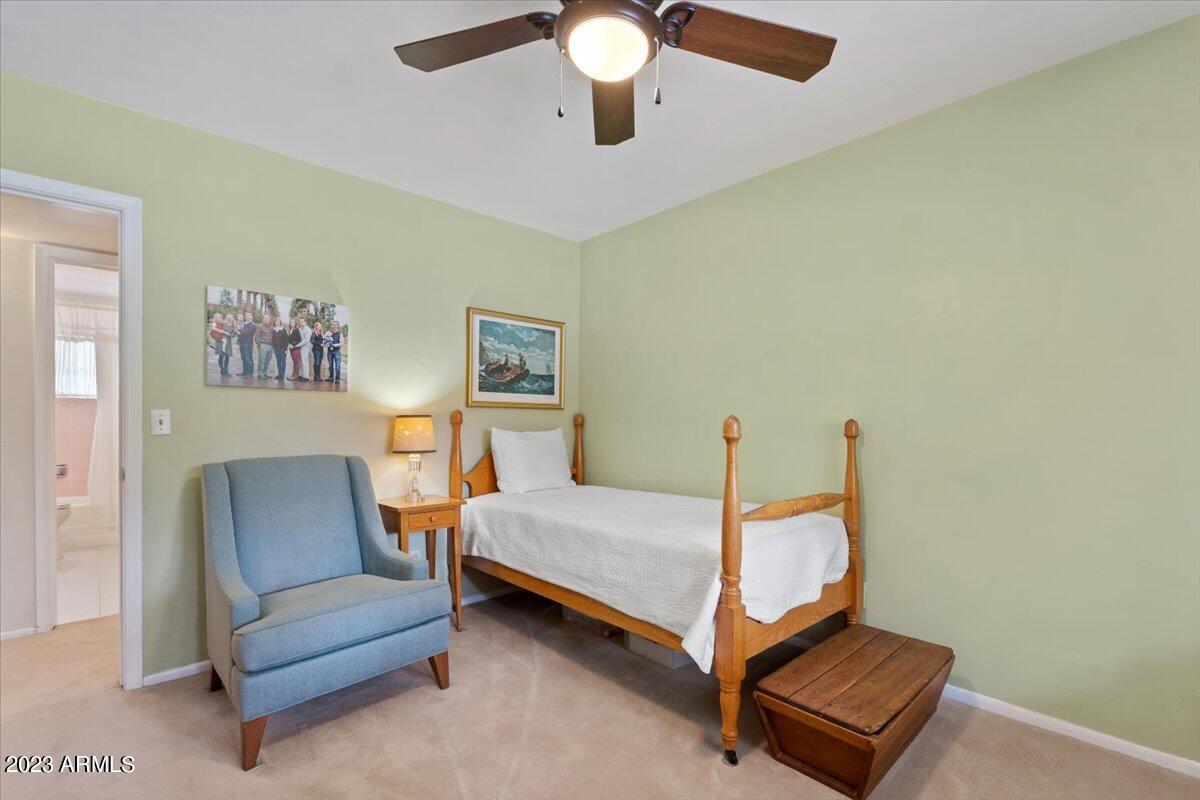 322 W STELLA Lane