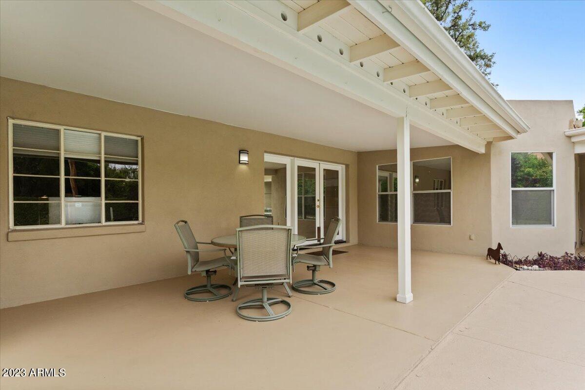 322 W STELLA Lane