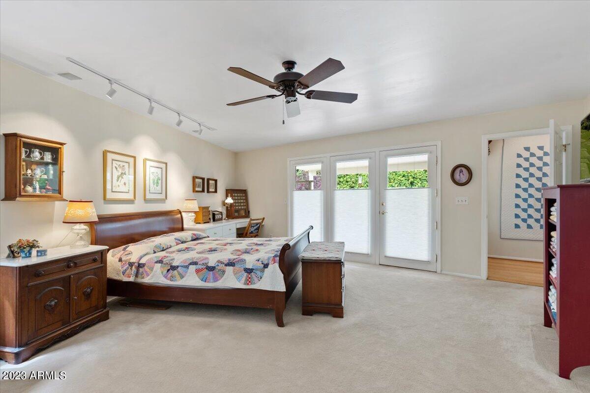 322 W STELLA Lane