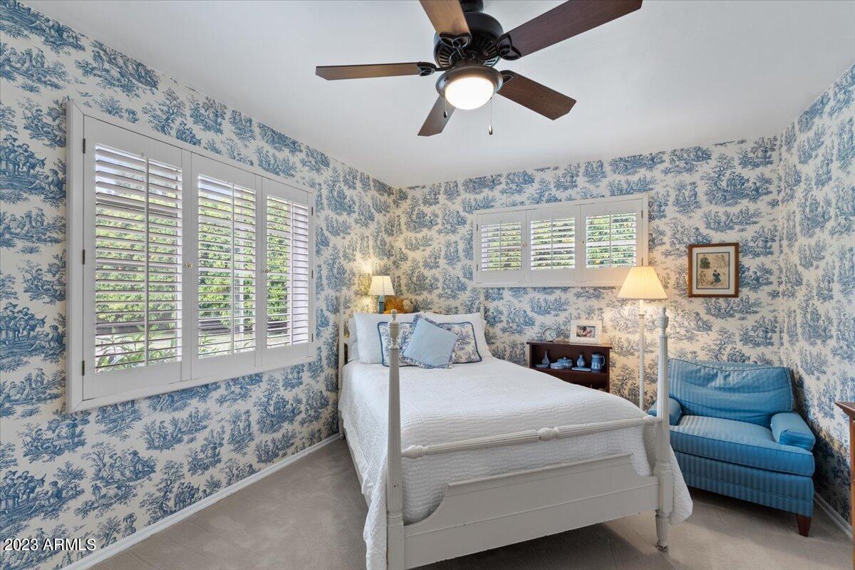 322 W STELLA Lane
