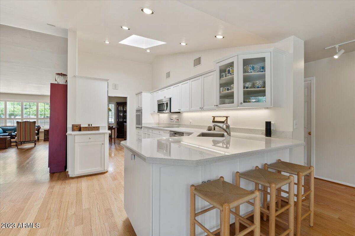 322 W STELLA Lane