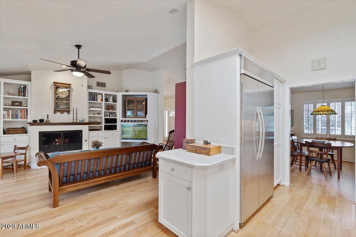 322 W STELLA Lane