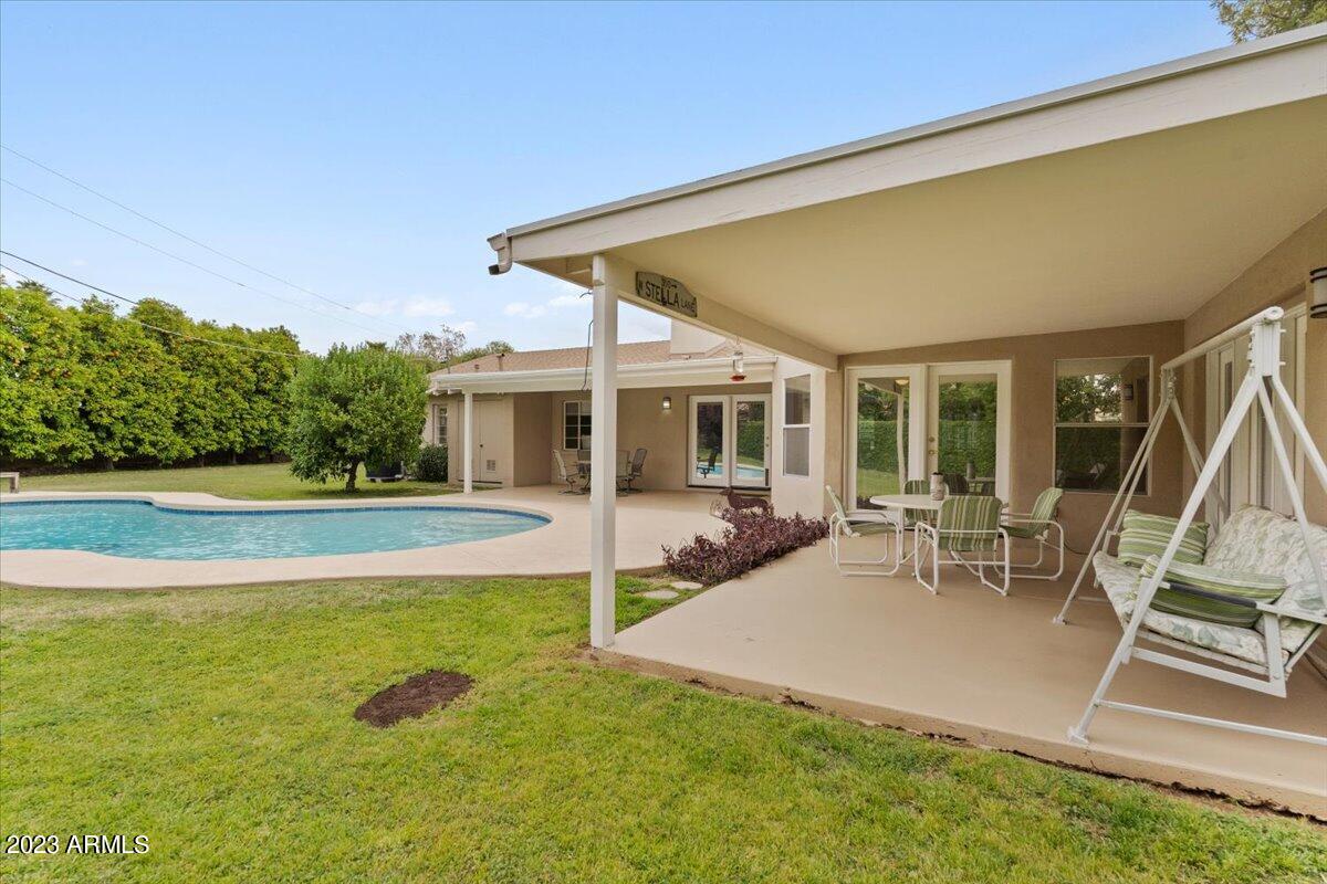 322 W STELLA Lane