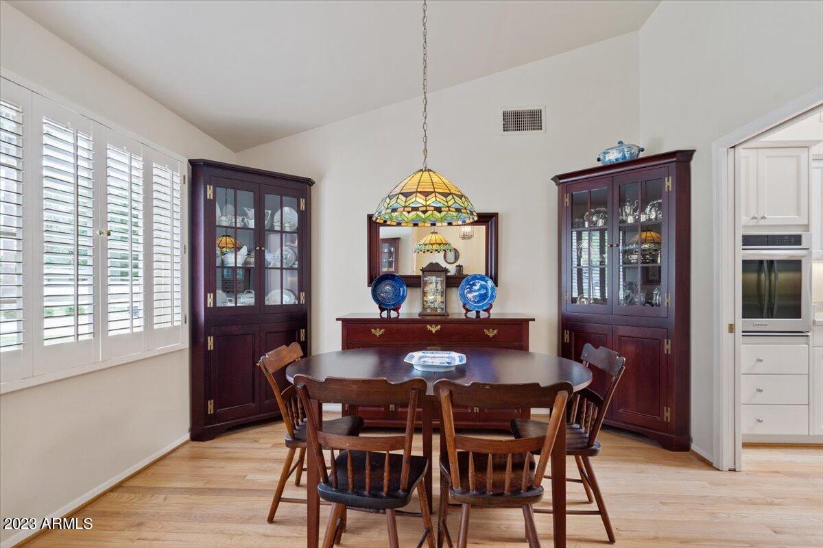 322 W STELLA Lane