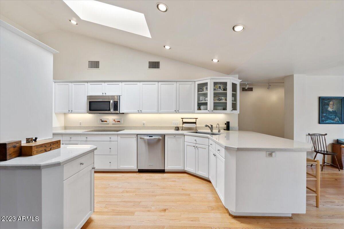322 W STELLA Lane