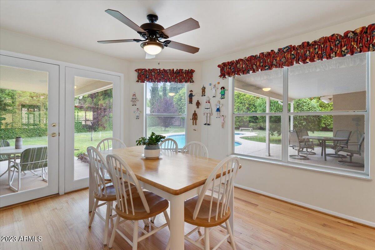 322 W STELLA Lane