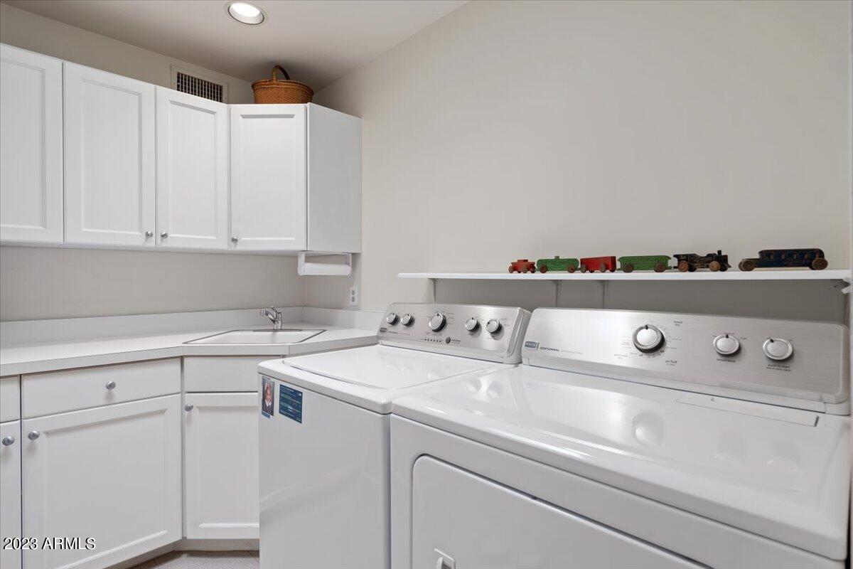 322 W STELLA Lane