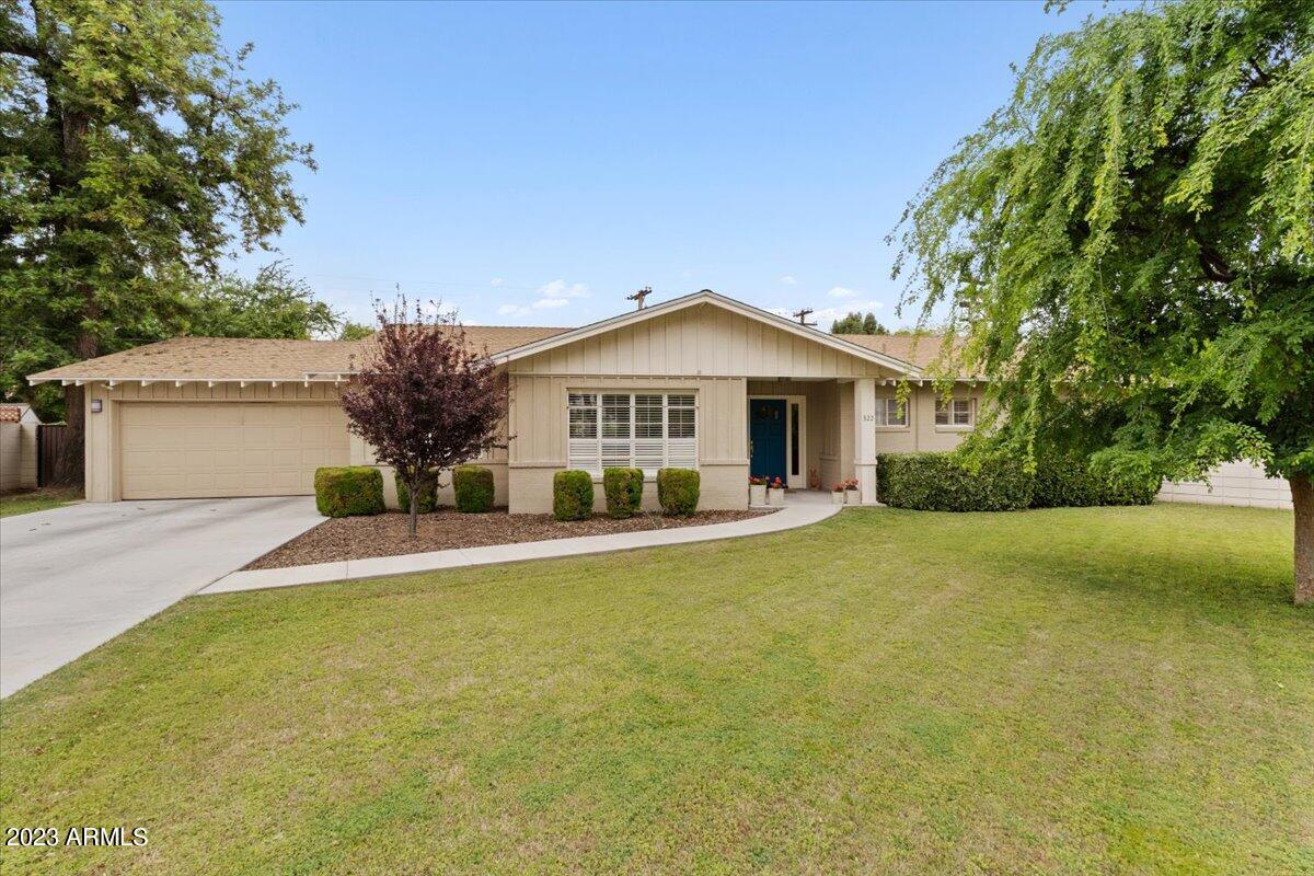 322 W STELLA Lane