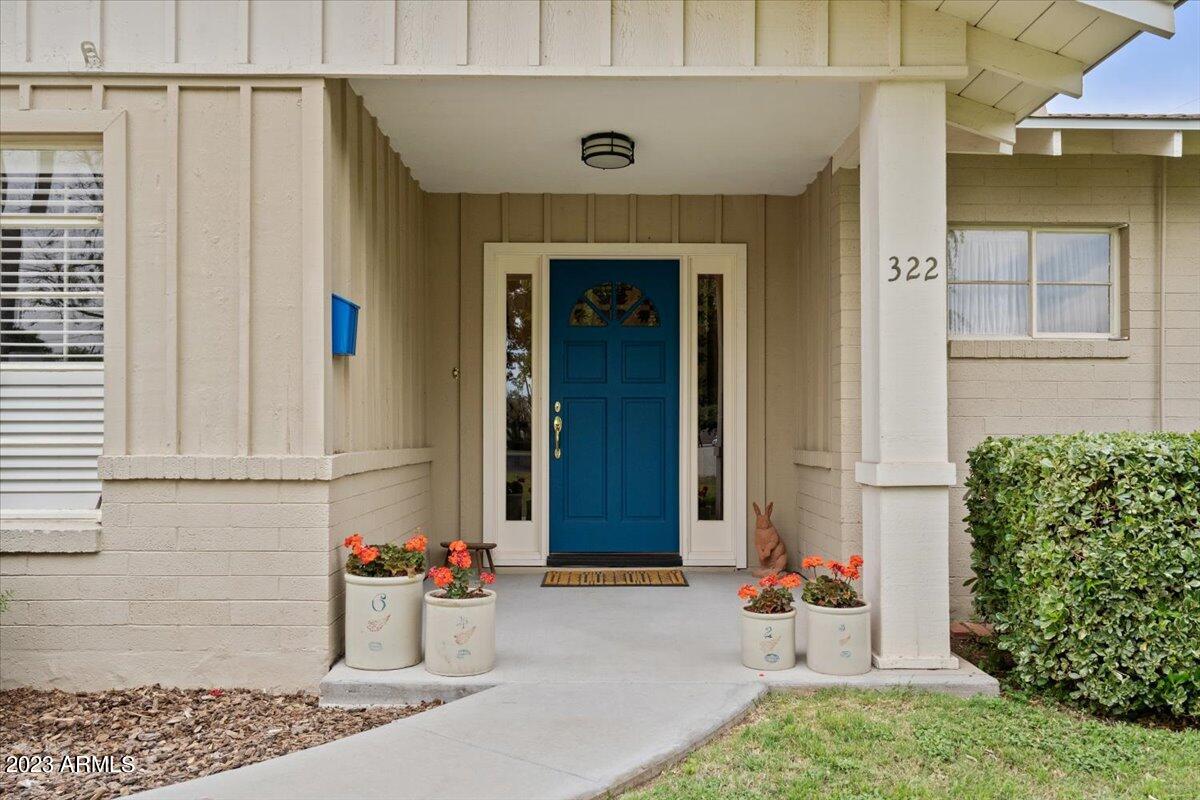 322 W STELLA Lane
