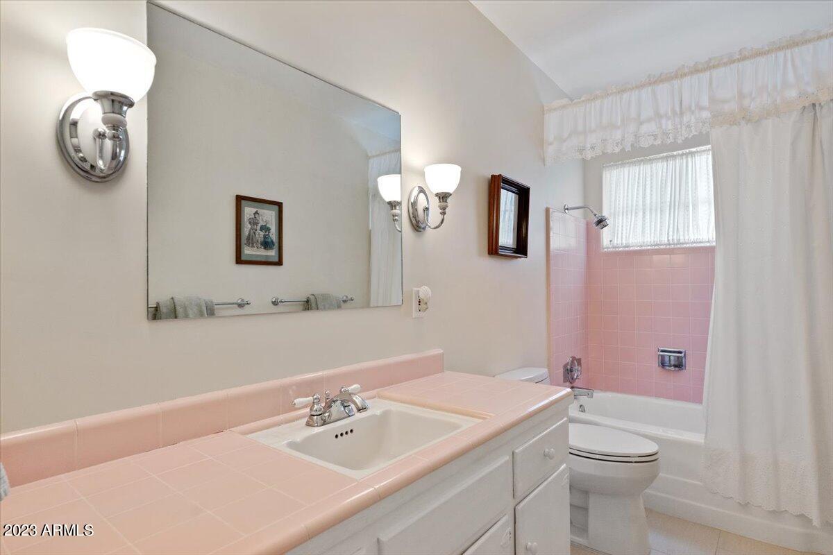 322 W STELLA Lane