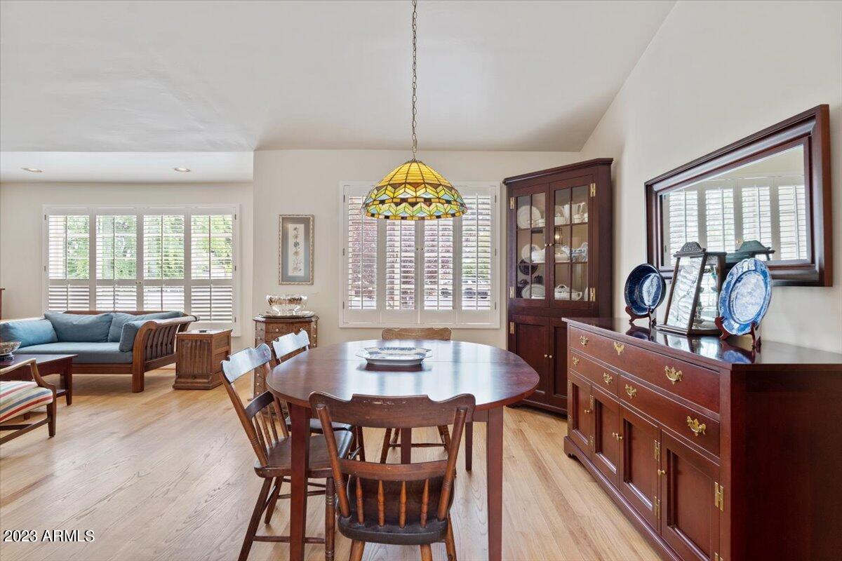 322 W STELLA Lane