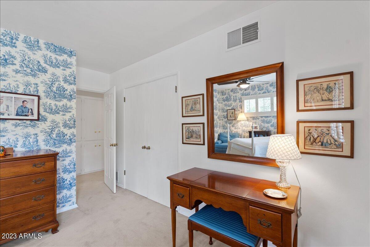 322 W STELLA Lane