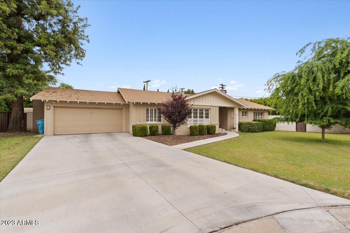 322 W STELLA Lane