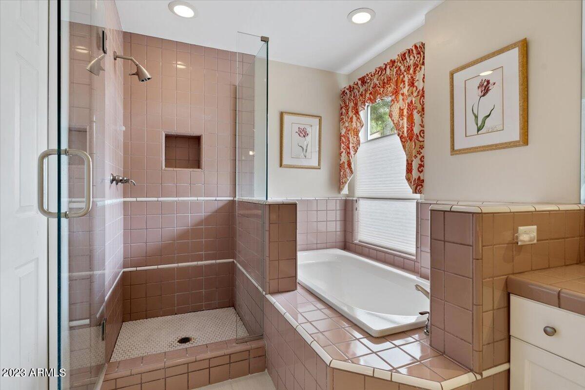 322 W STELLA Lane