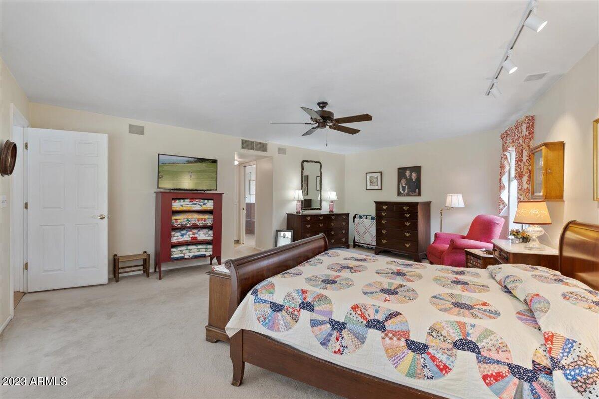 322 W STELLA Lane
