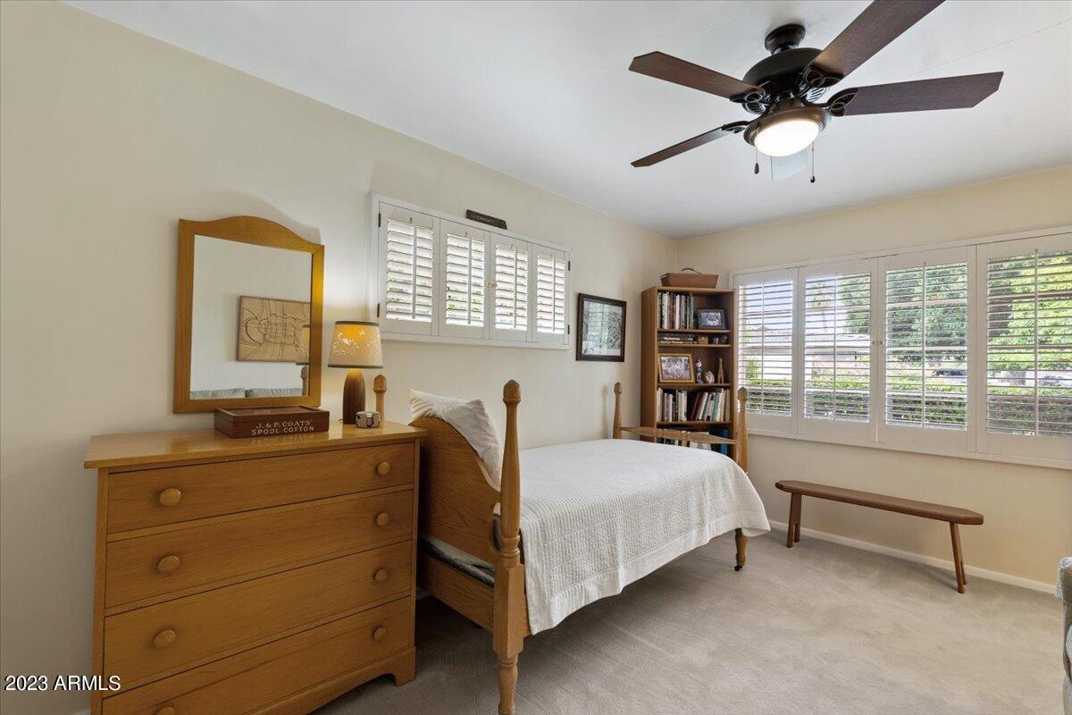 322 W STELLA Lane