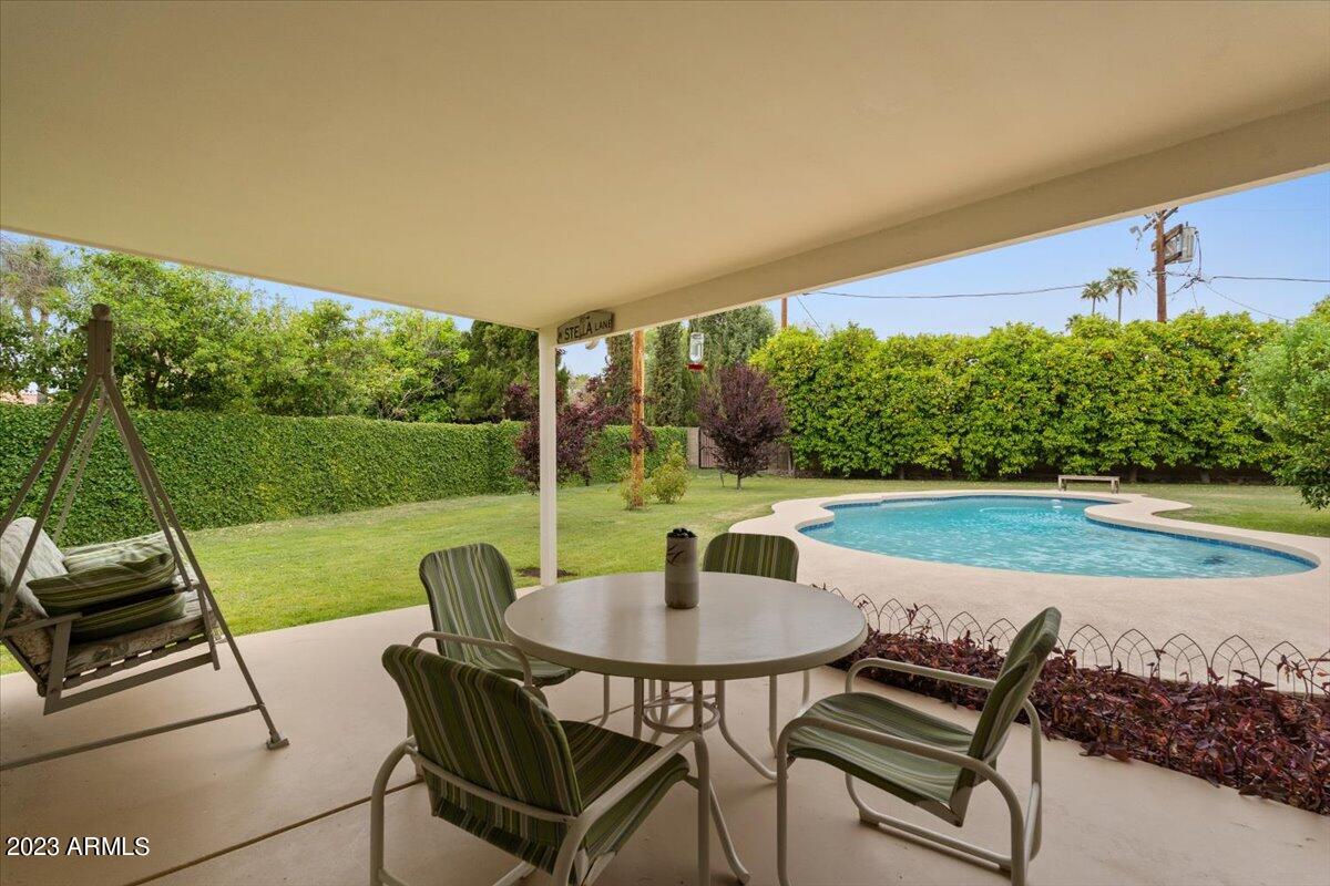 322 W STELLA Lane