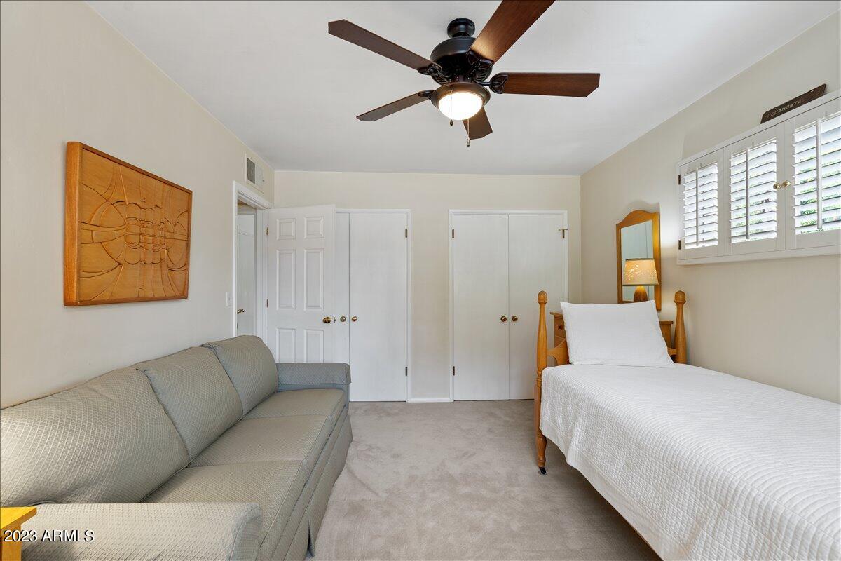 322 W STELLA Lane