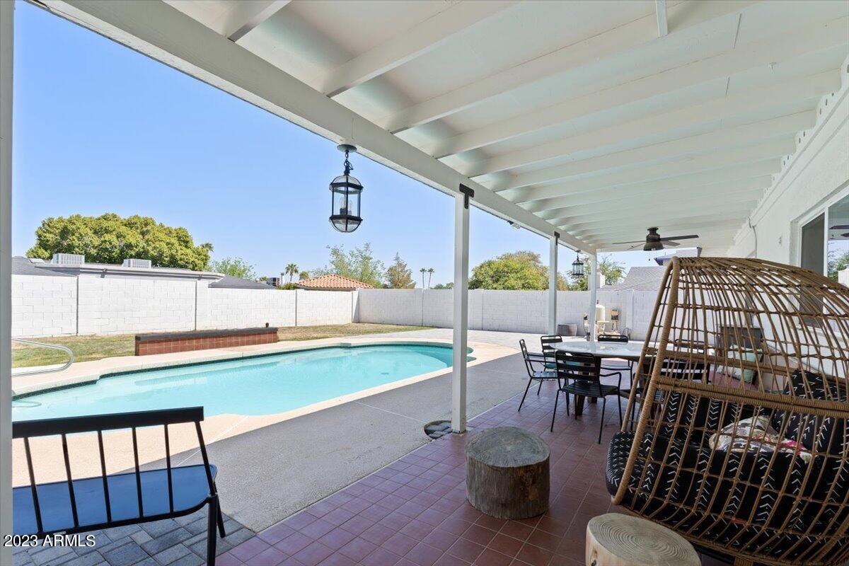 2524 E BERYL Avenue
