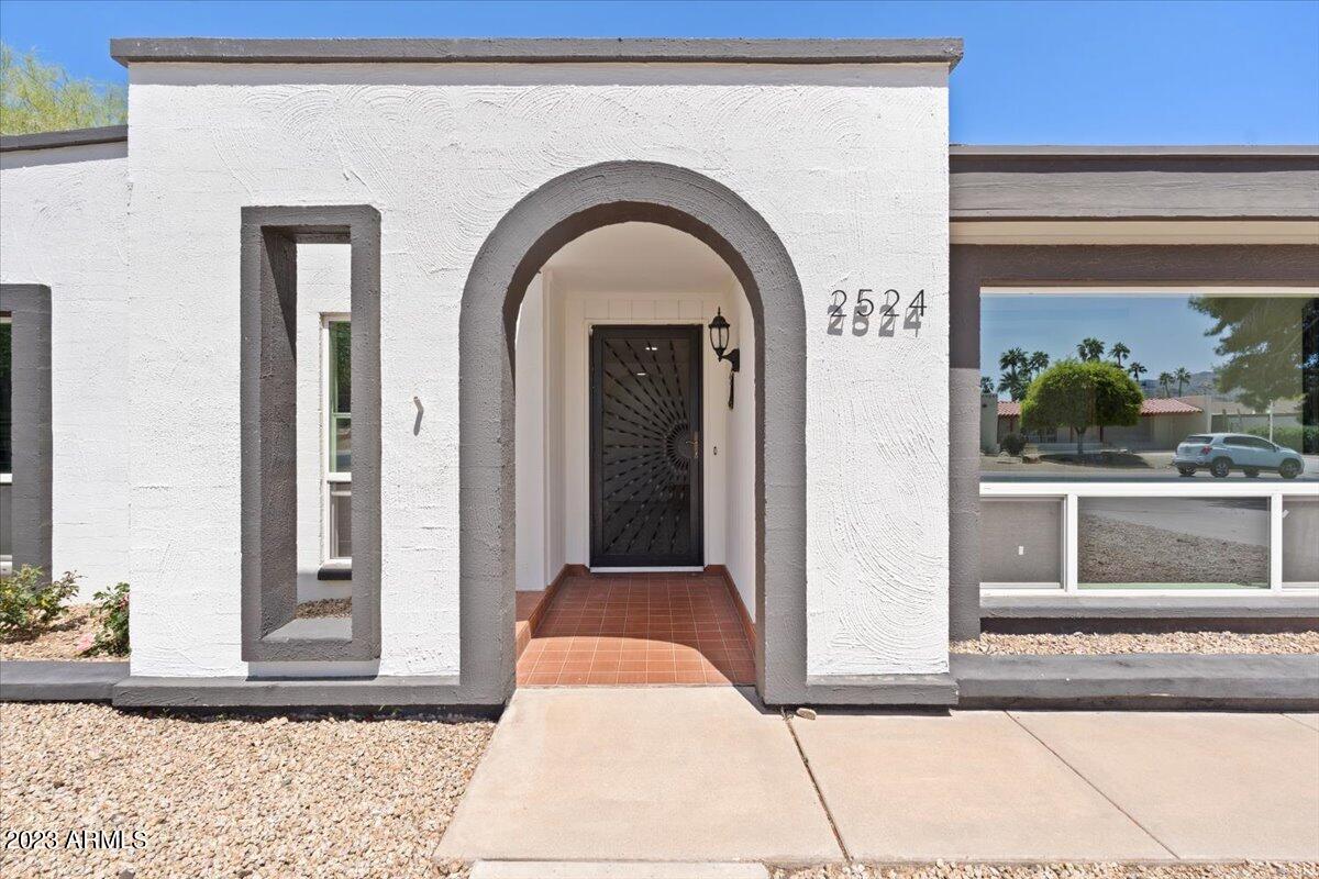 2524 E BERYL Avenue