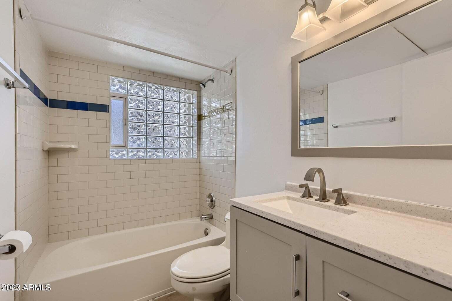 353 E THOMAS Road Unit: C206