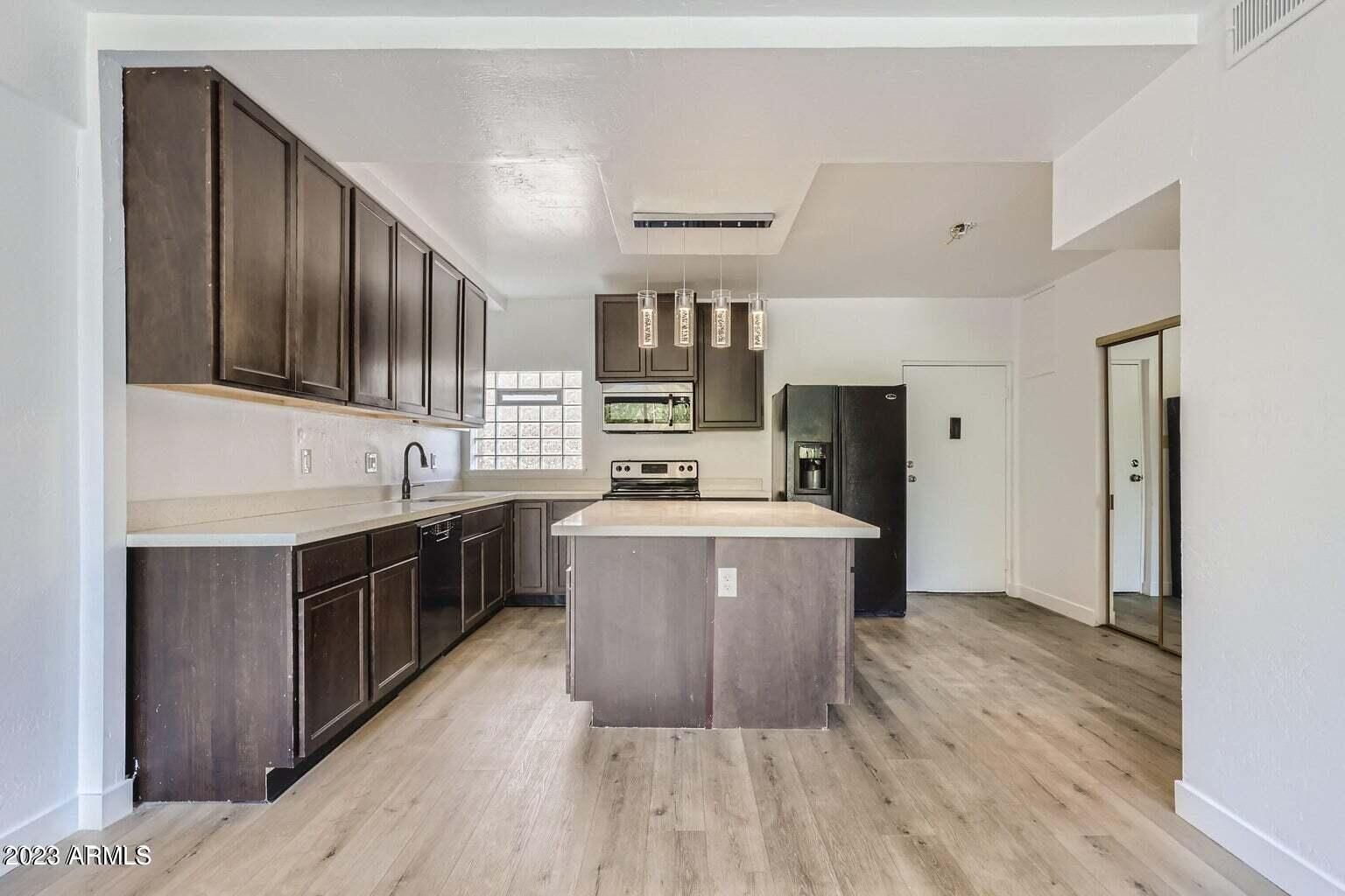 353 E THOMAS Road Unit: C206