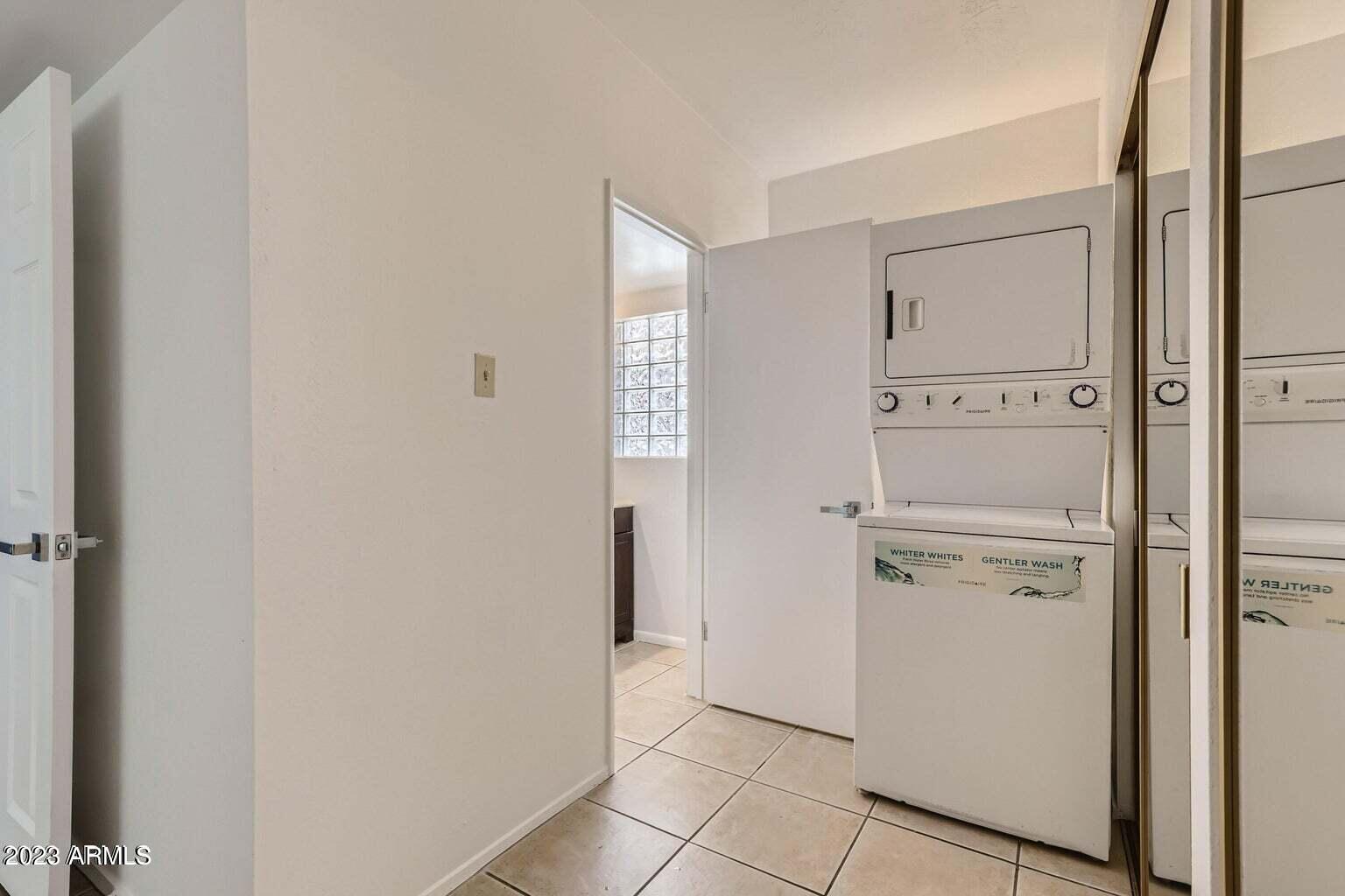 353 E THOMAS Road Unit: C206