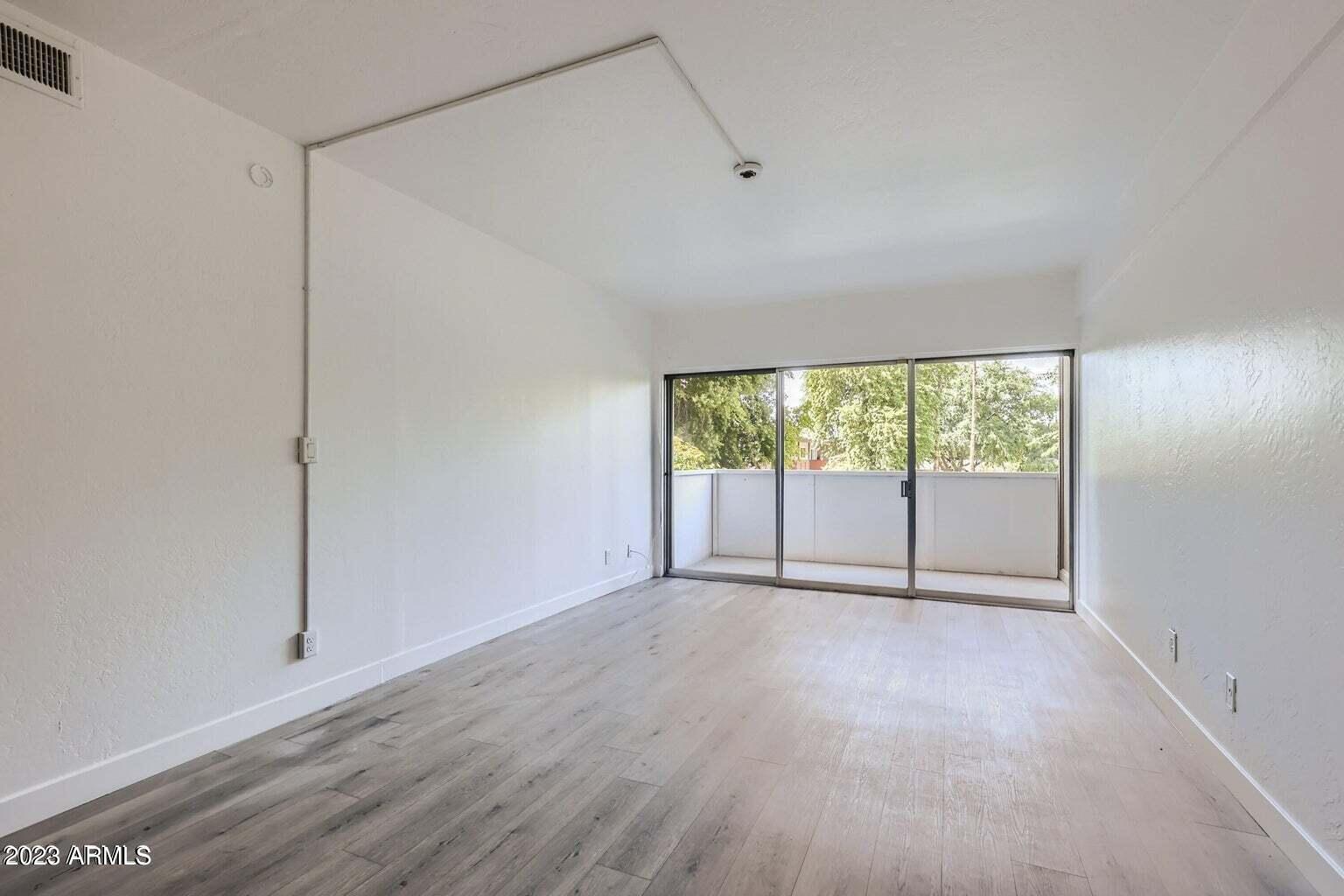 353 E THOMAS Road Unit: C206