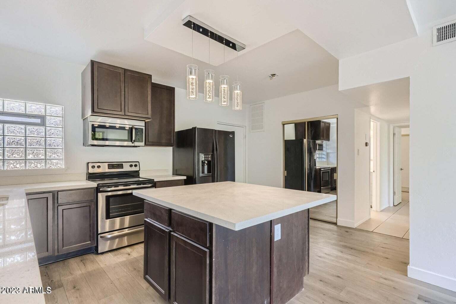 353 E THOMAS Road Unit: C206