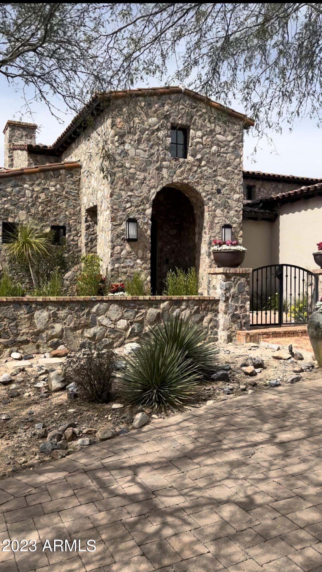 10114 E HUALAPAI Drive